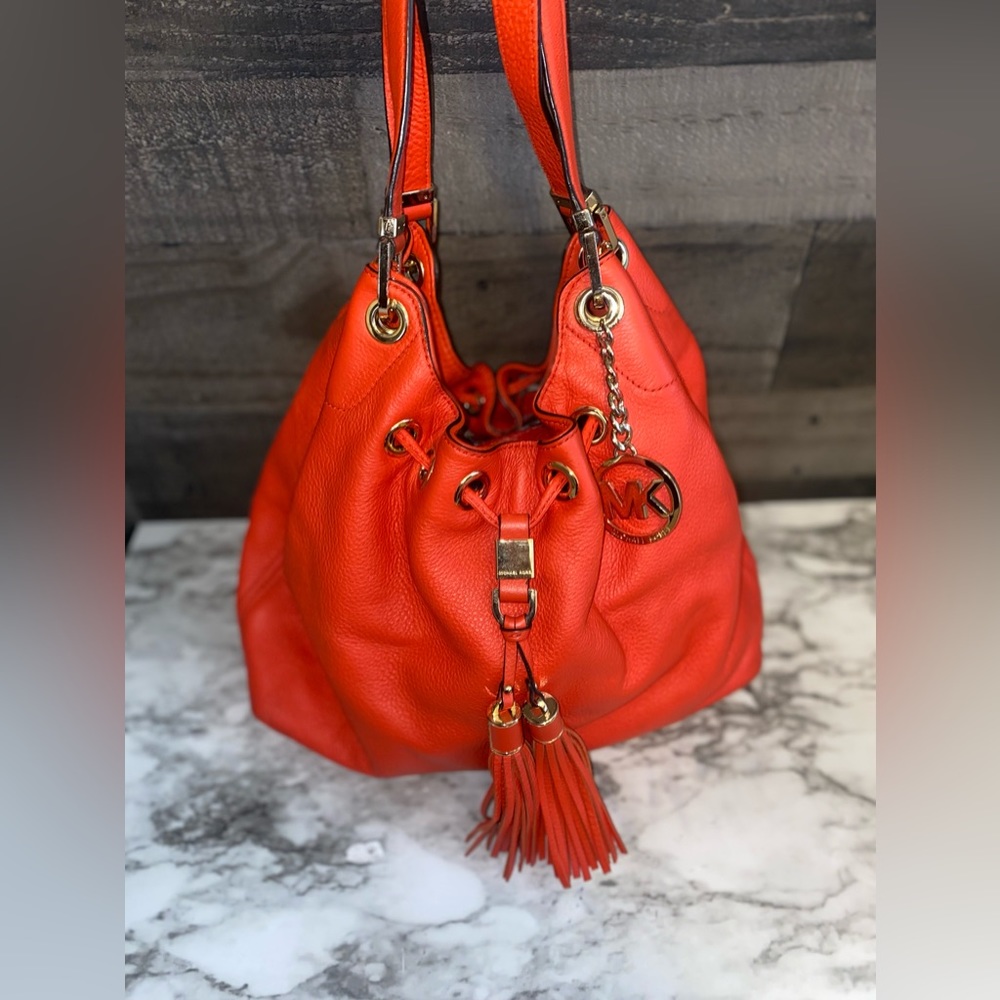MICHAEL KORS CAMDEN DRAWSTRING BAG